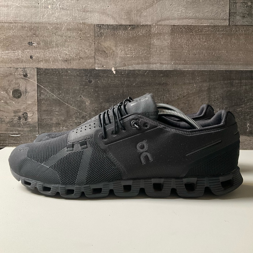 On Cloud 5 Mens size 12 all black athletic shoes running gorpcore comfort